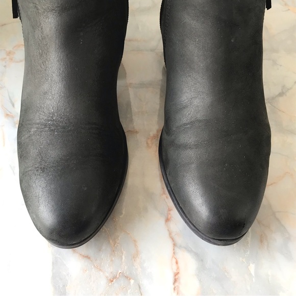 Clarks Gelata Flora Black Fringe Ankle Boots Leather Women's Size 8.5 - Picture 8 of 12